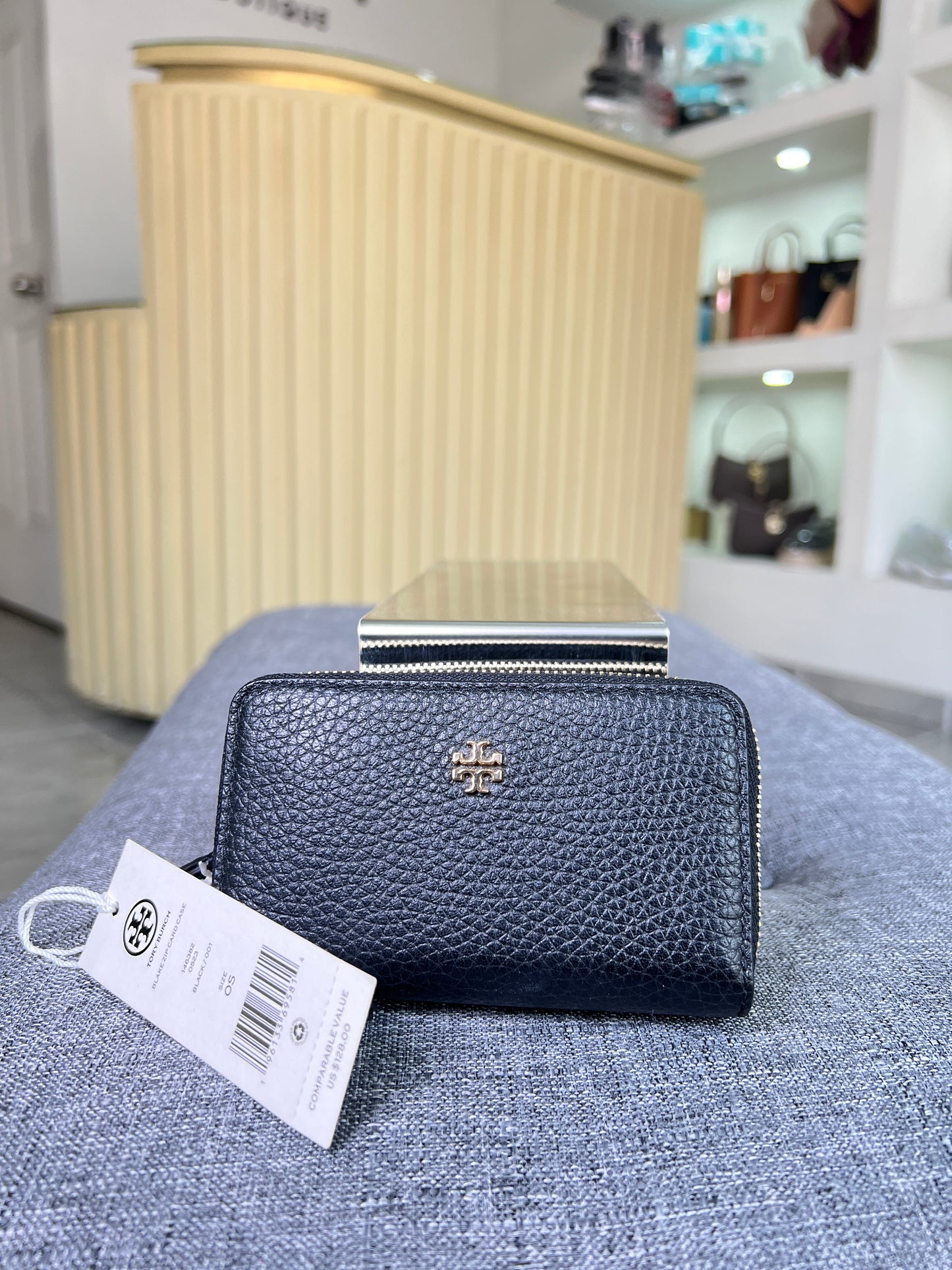 Cartera Tory rectangular negra lisa