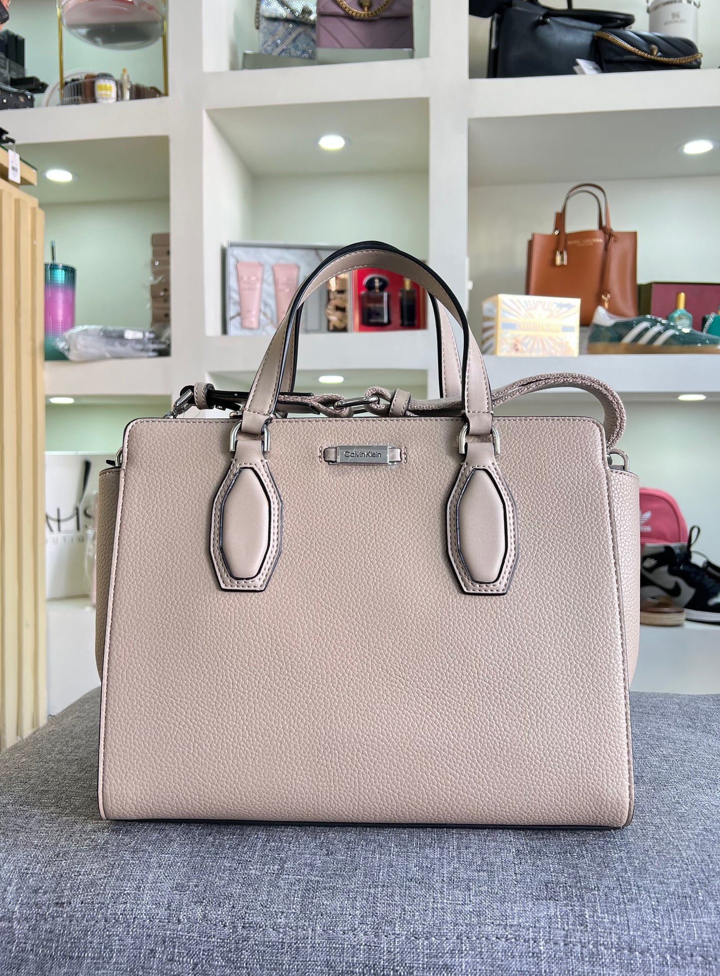Bolsa Calvin Klein beige grande