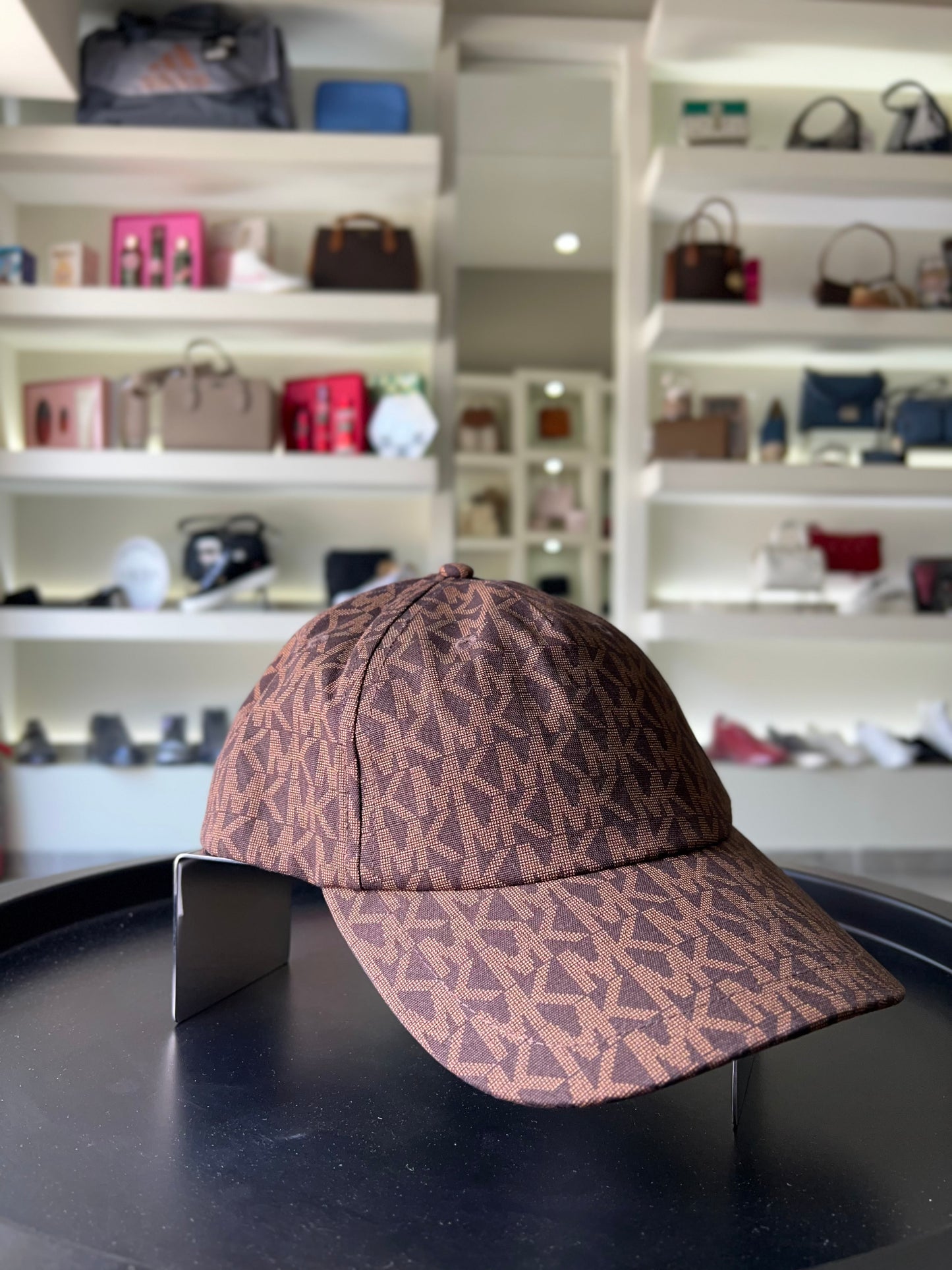 Michael kors gorra estampada