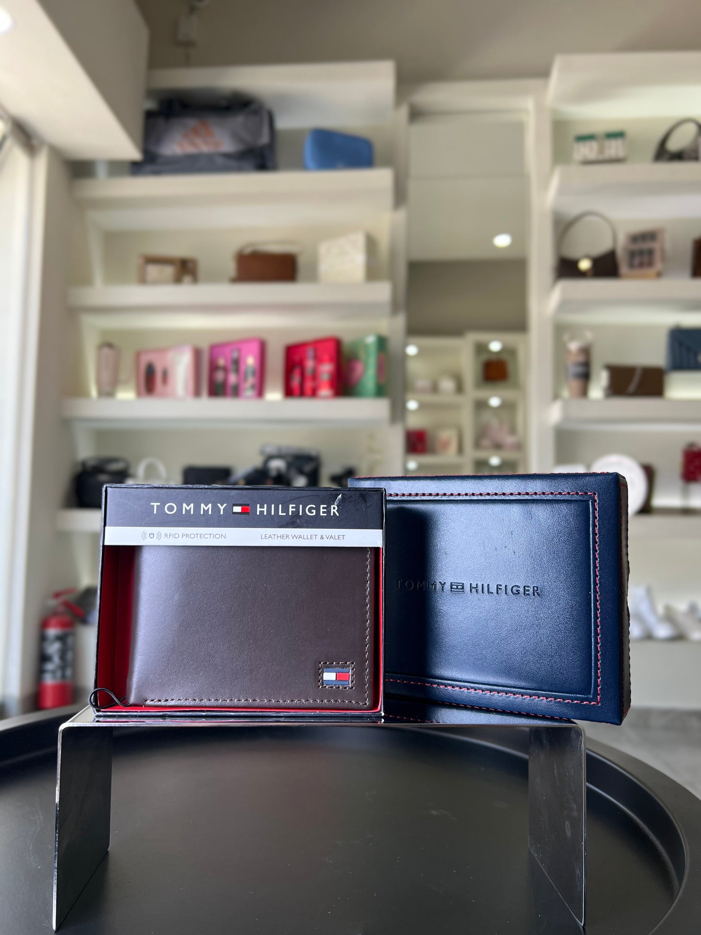 Cartera Tommy Hilfiger cafe caballero