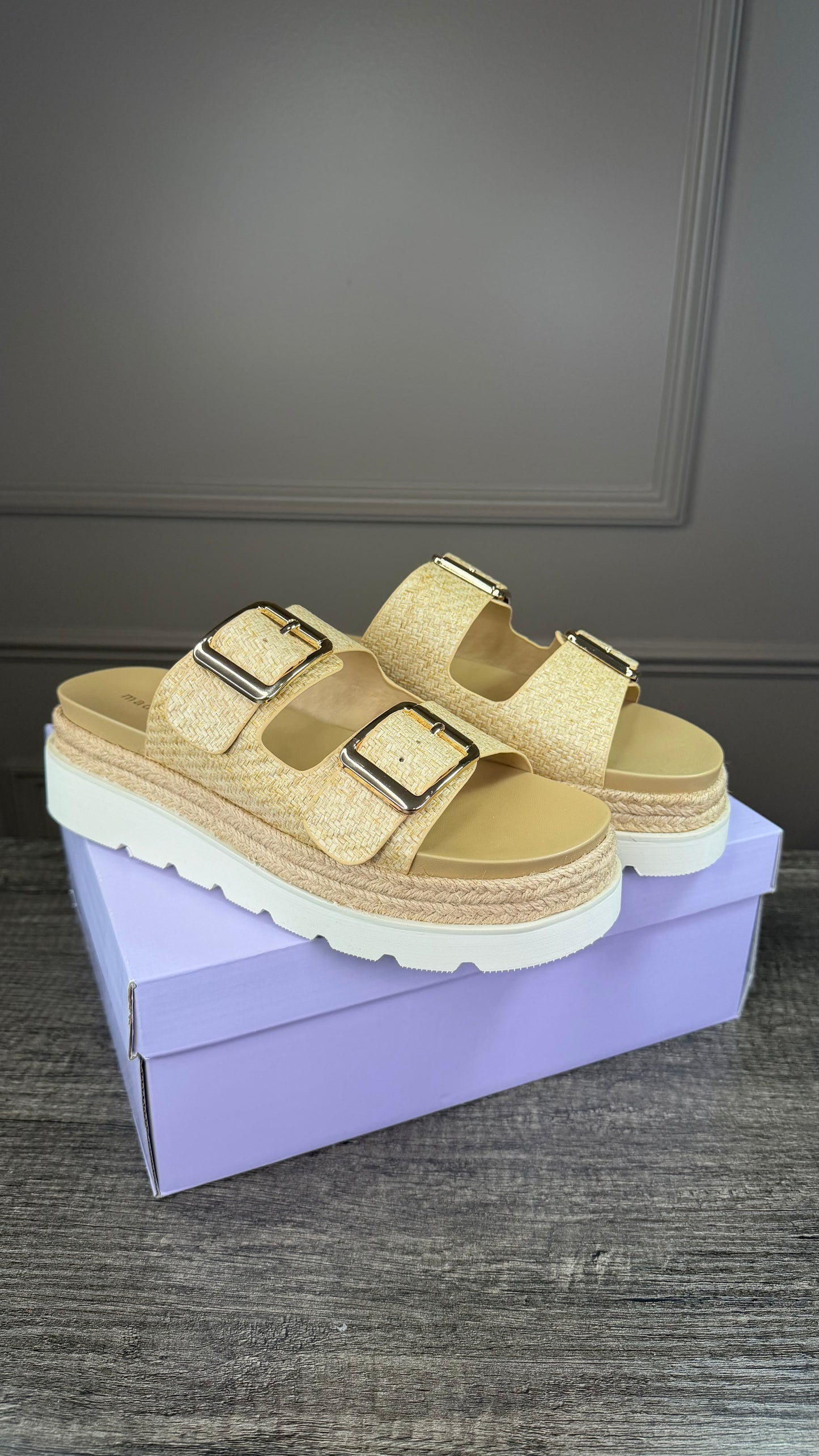 Sandalia Steve Madden “madden girl” color beige rafia