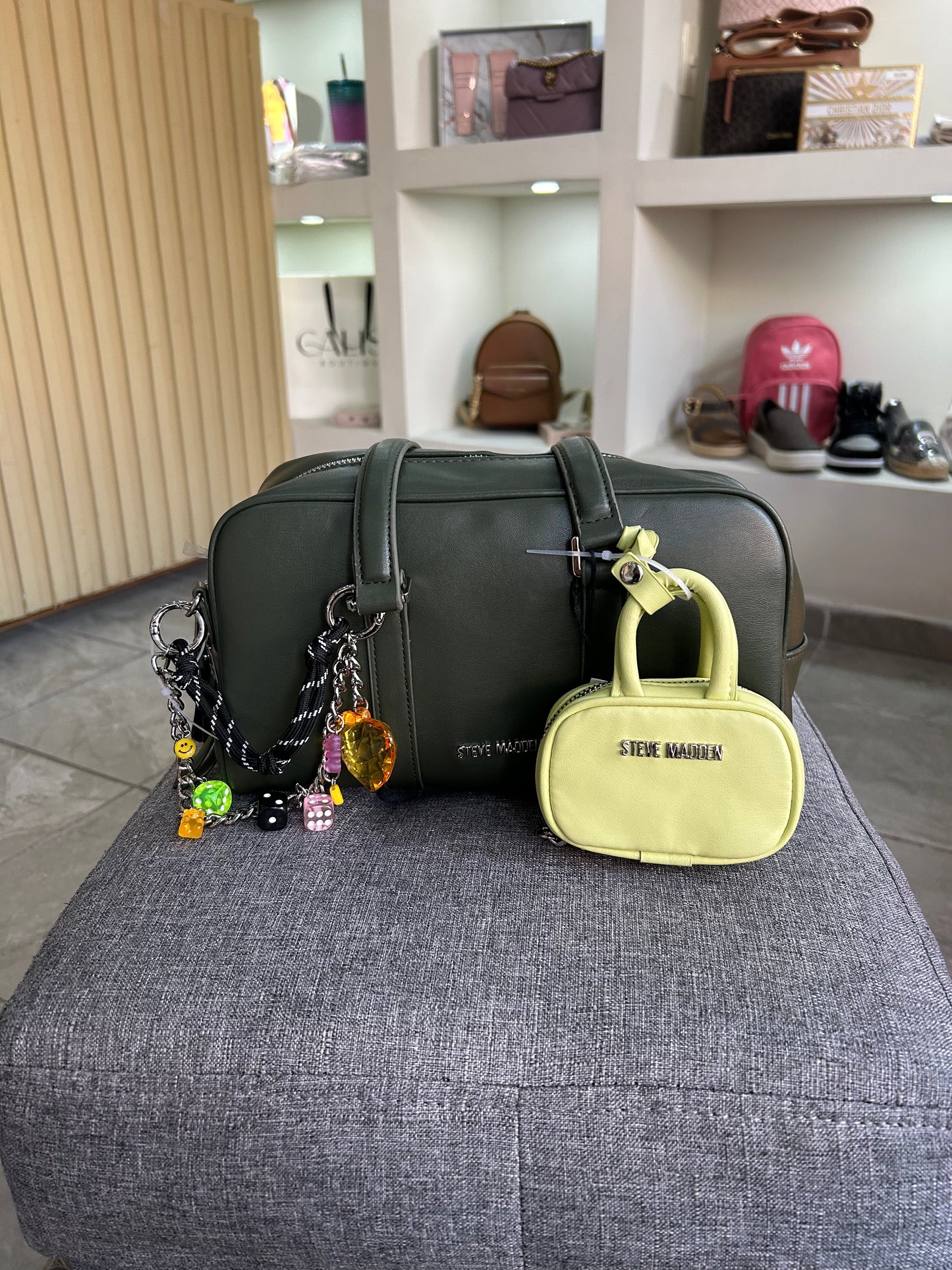 Bolsa Steve Madden verde llavero bolsa micro amarilla