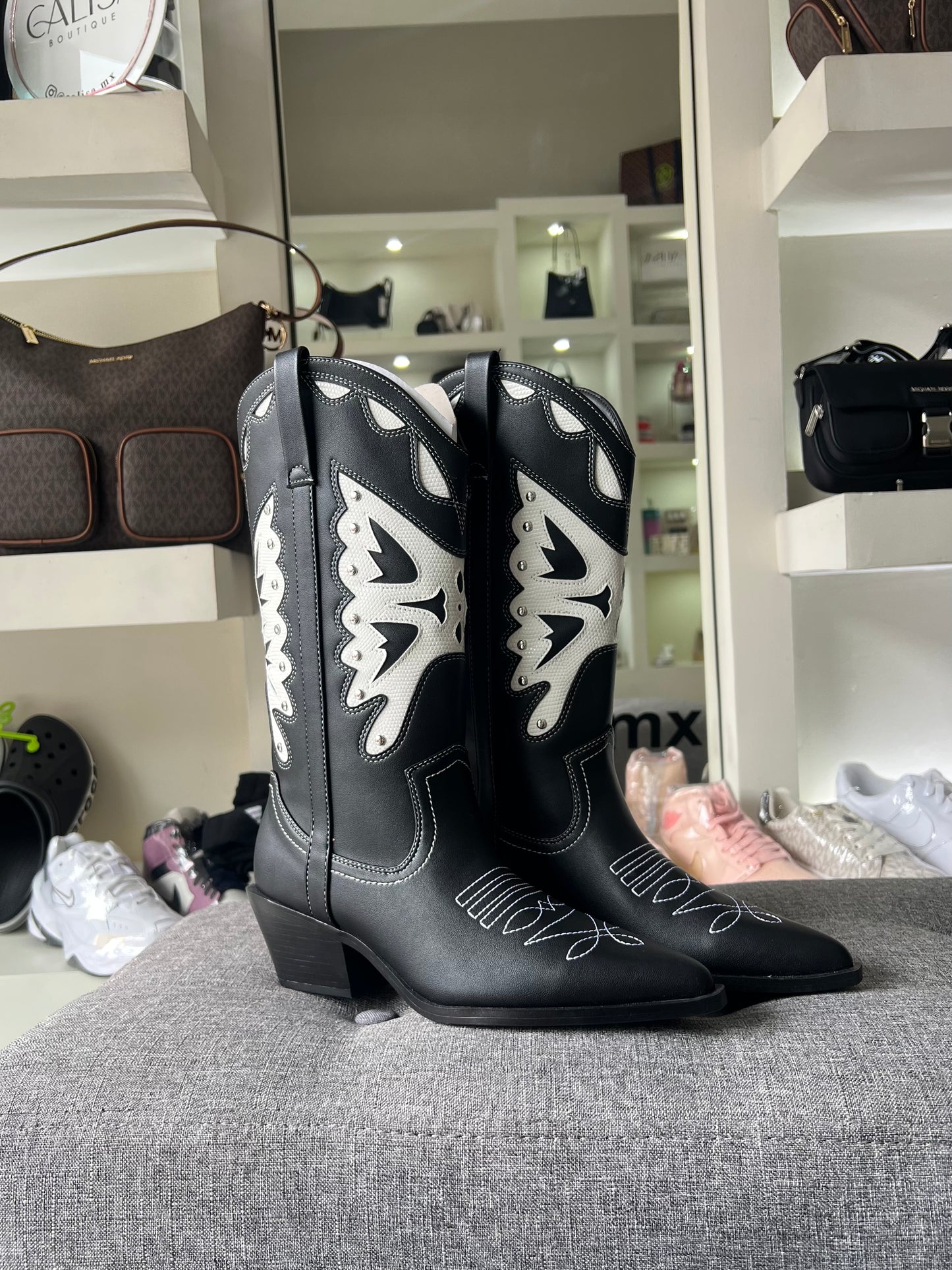 Bota steve madden madden girl corta negra/blanco talla 6 mx