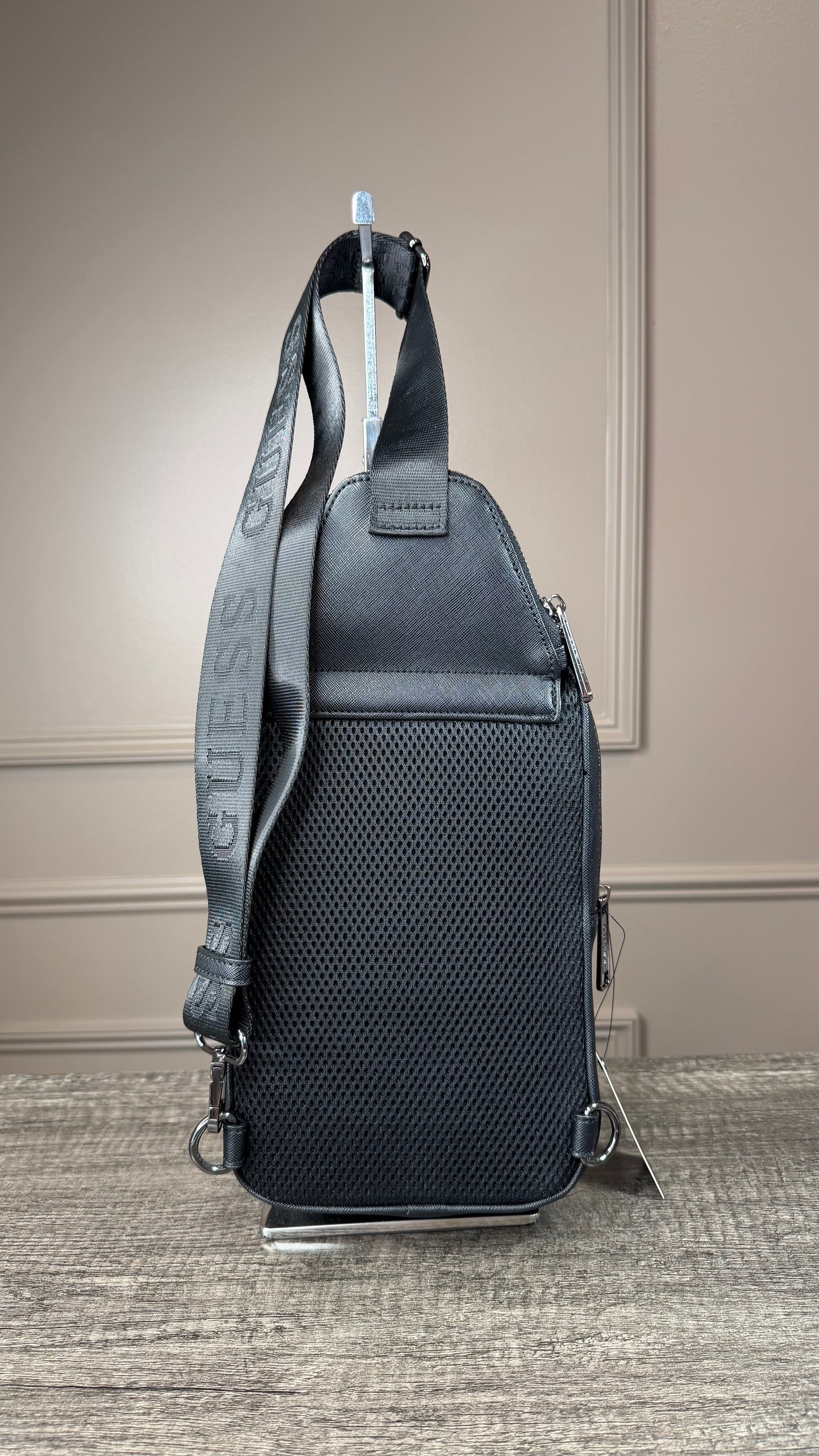 Crossbody Guess negra Lisa caballero