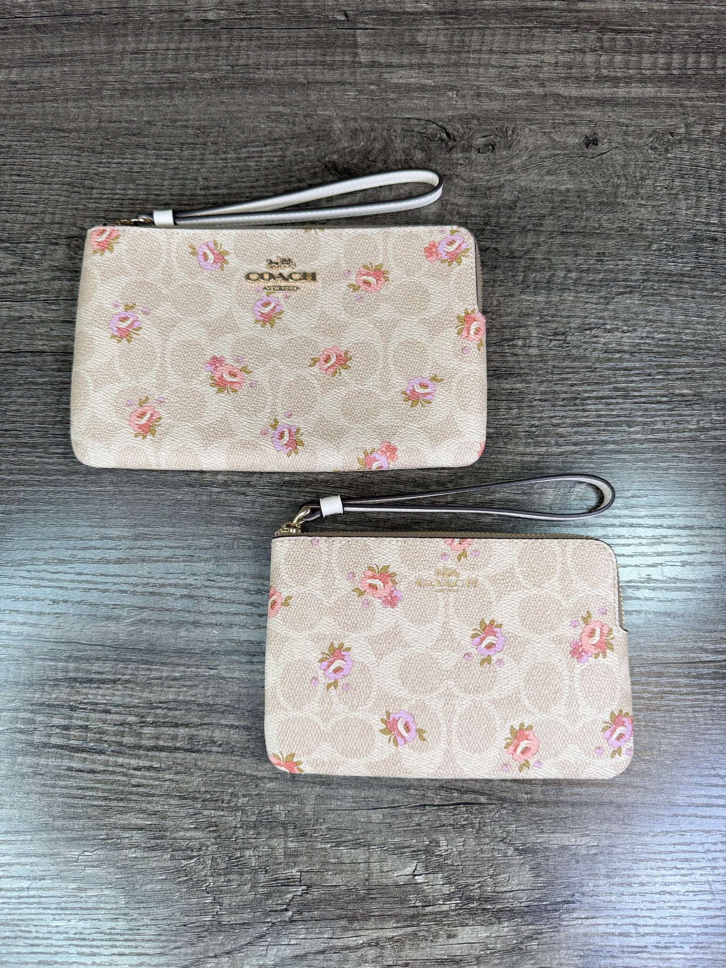 Muñequera Coach flores beige/blanco