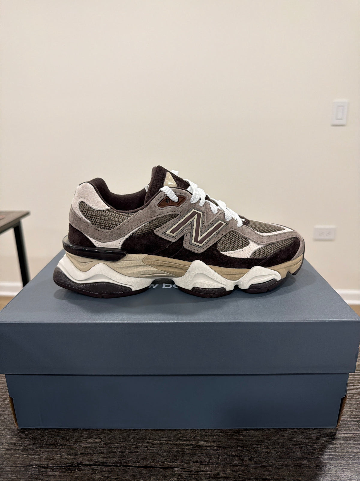 Teni new balance 9060 cafe obscuro talla 5 mx