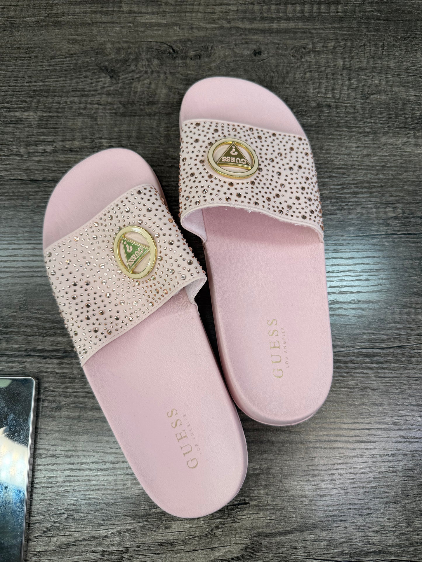 Sandalia Guess rosa talla 6 mx (viene reducida a 5 mx)