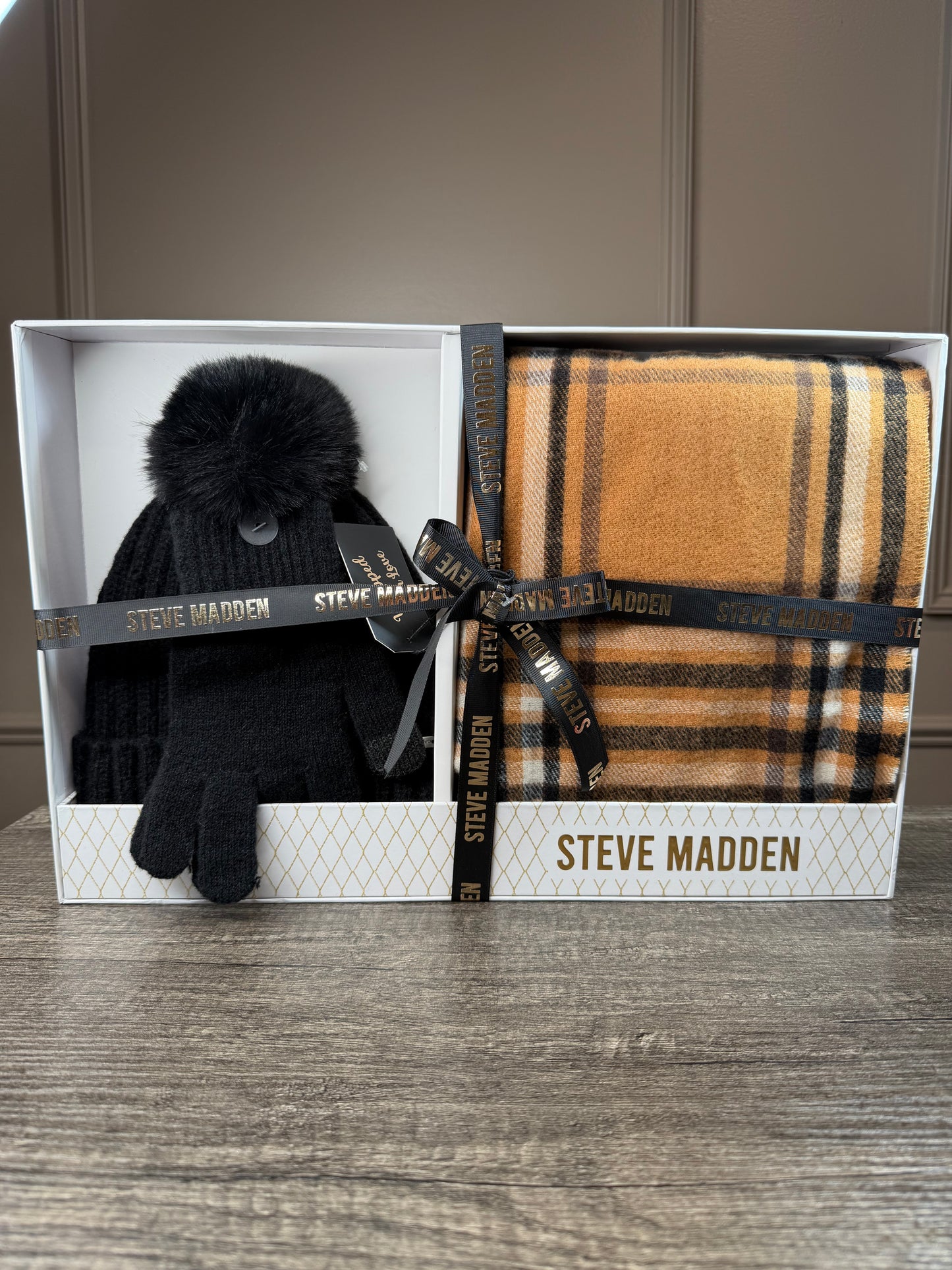 Set Steve Madden bufanda y gorro negro