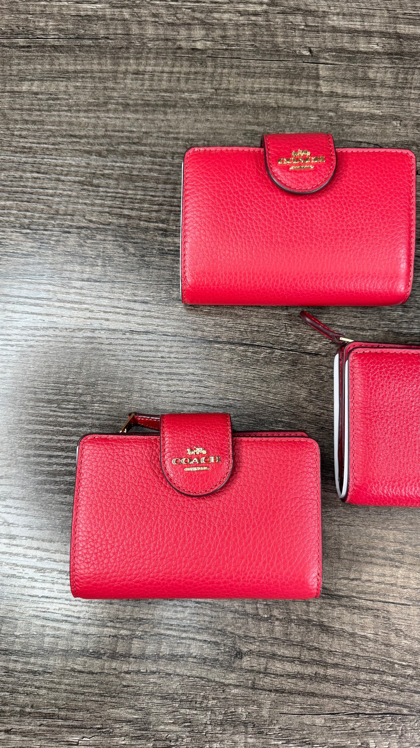 Cartera Coach roja