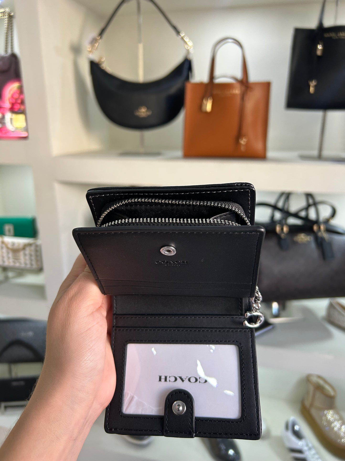 Cartera Coach negra estampada cierre alrededor