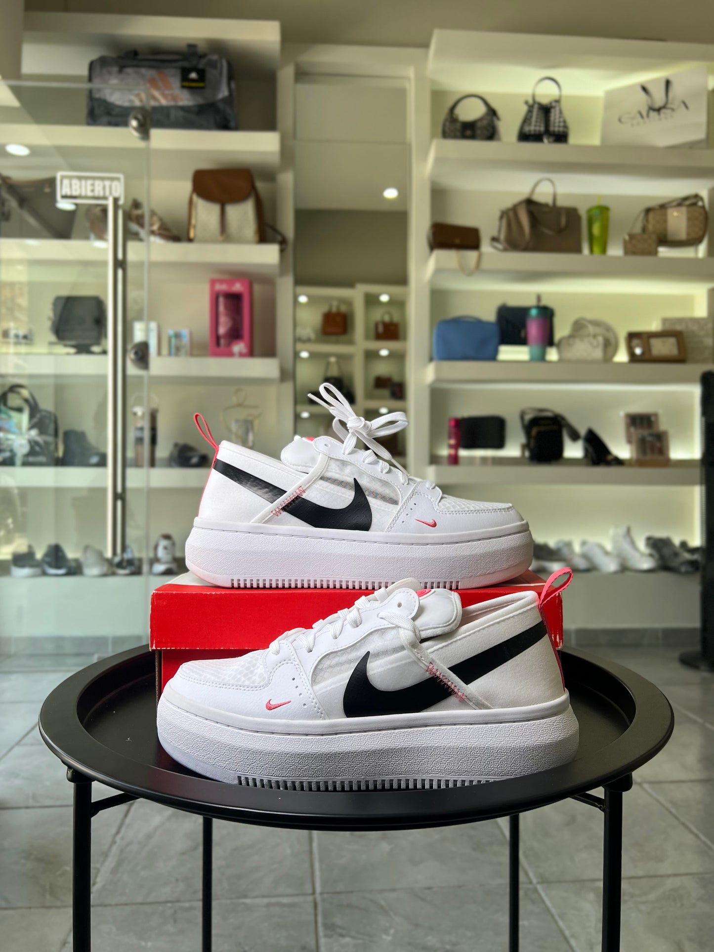 Teni Nike court vision