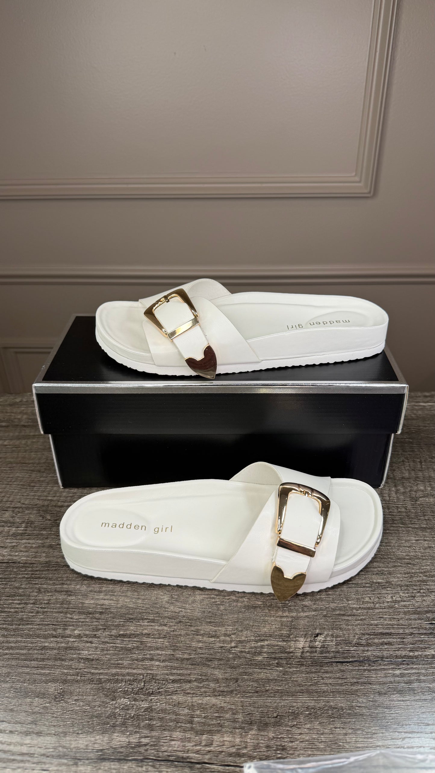 Sandalia Steve Madden “madden girl” color hueso talla 5 mx (quedan a un 4.5 mx)