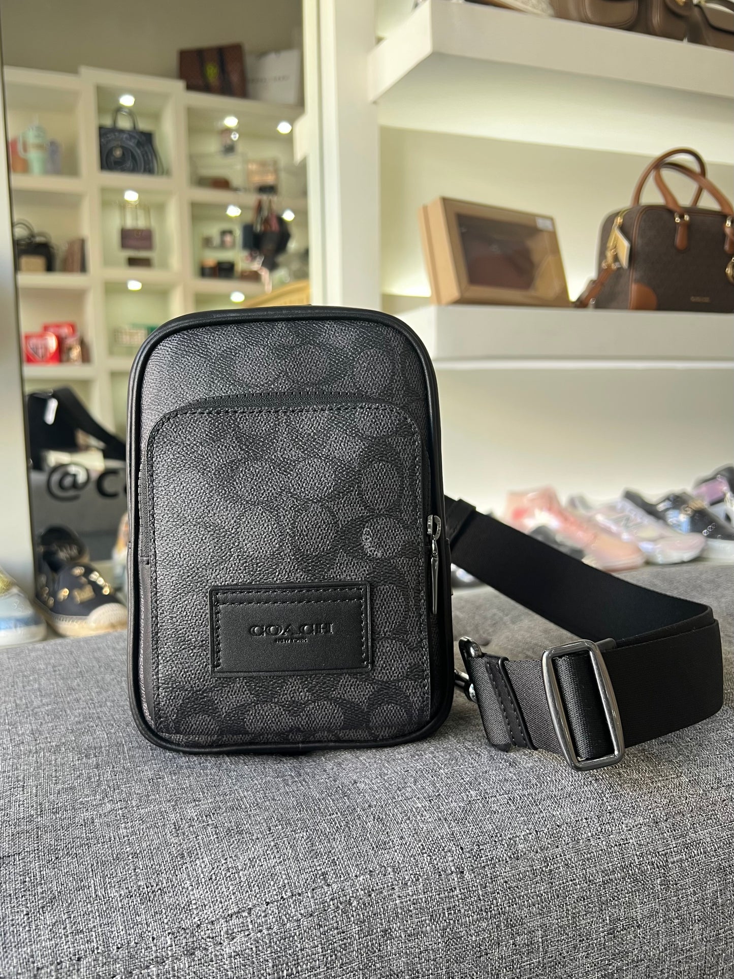 Crossbody COACH negra estampada hombre