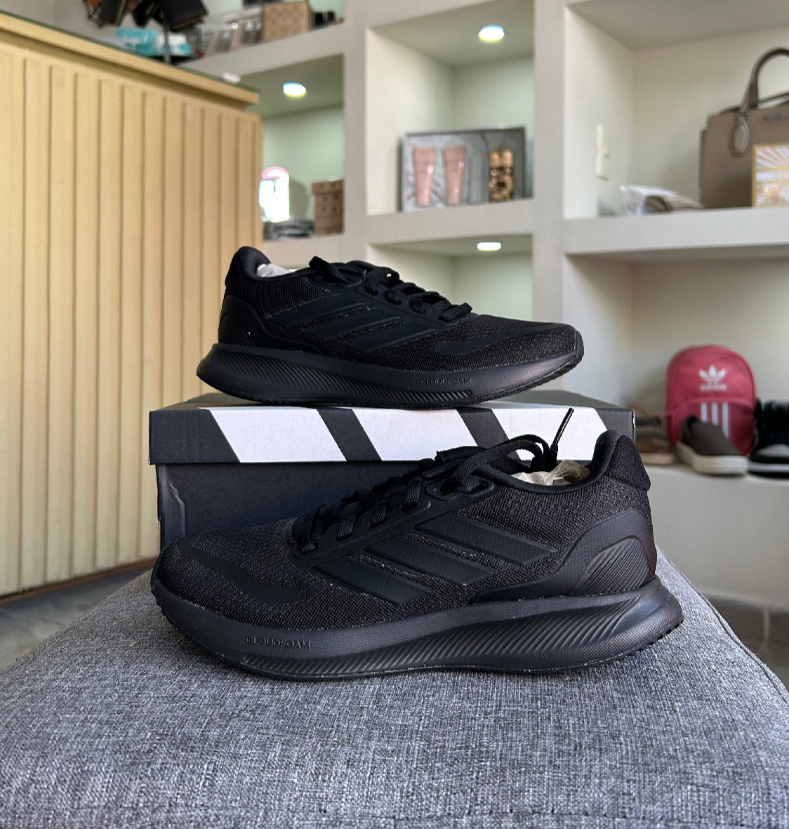 Teni adidas negro kids