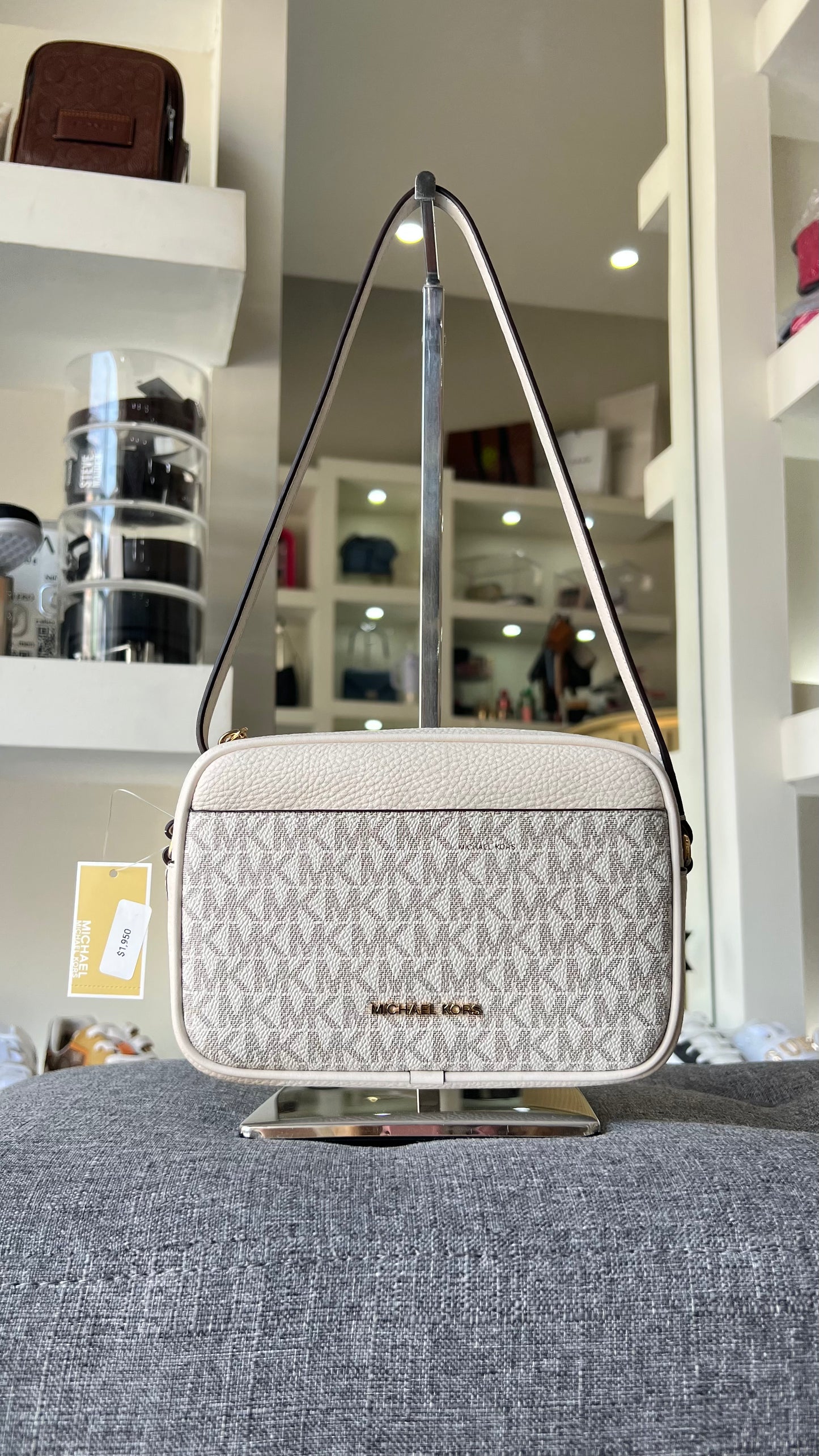 Crossbody Michael kors beige estampada chica