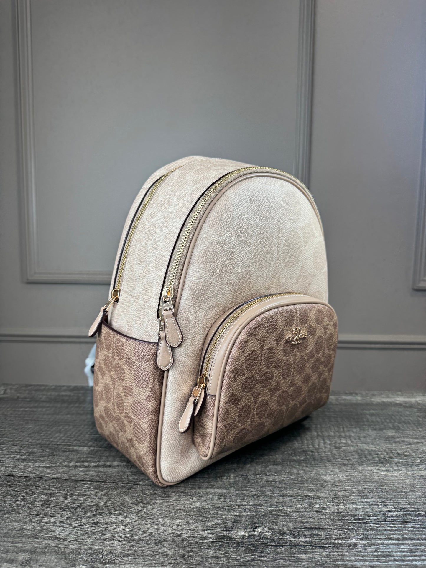 Mochila Coach estampada cafe claro y beige