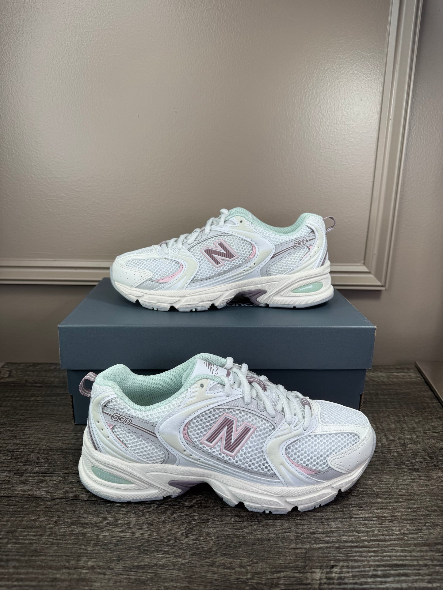 Teni New Balance 530 white purple colores pasteles