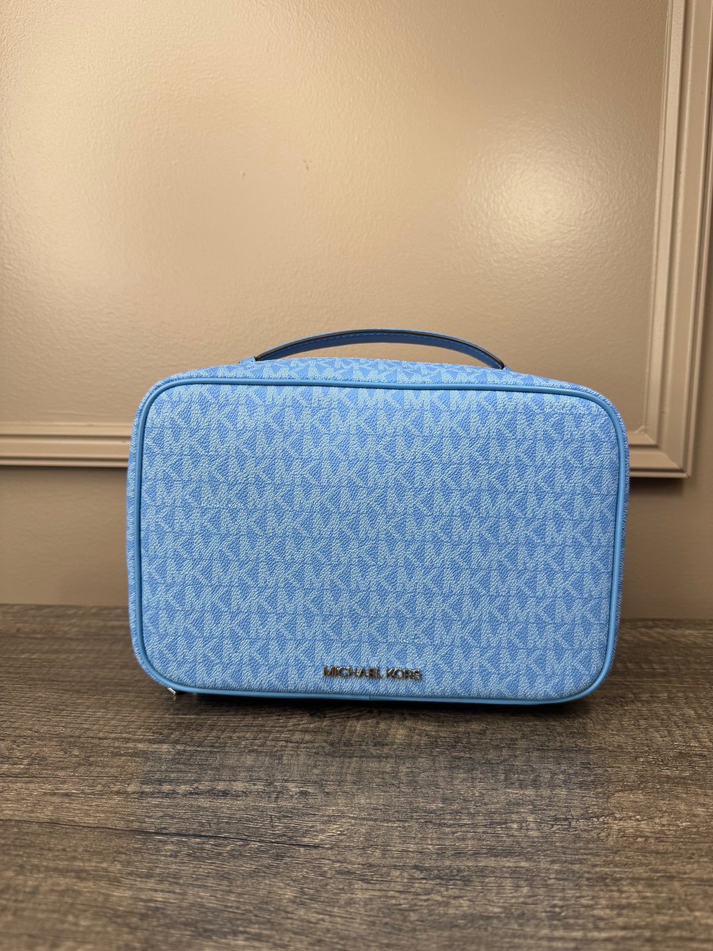 Cosmetiquera michael kors azul estampada