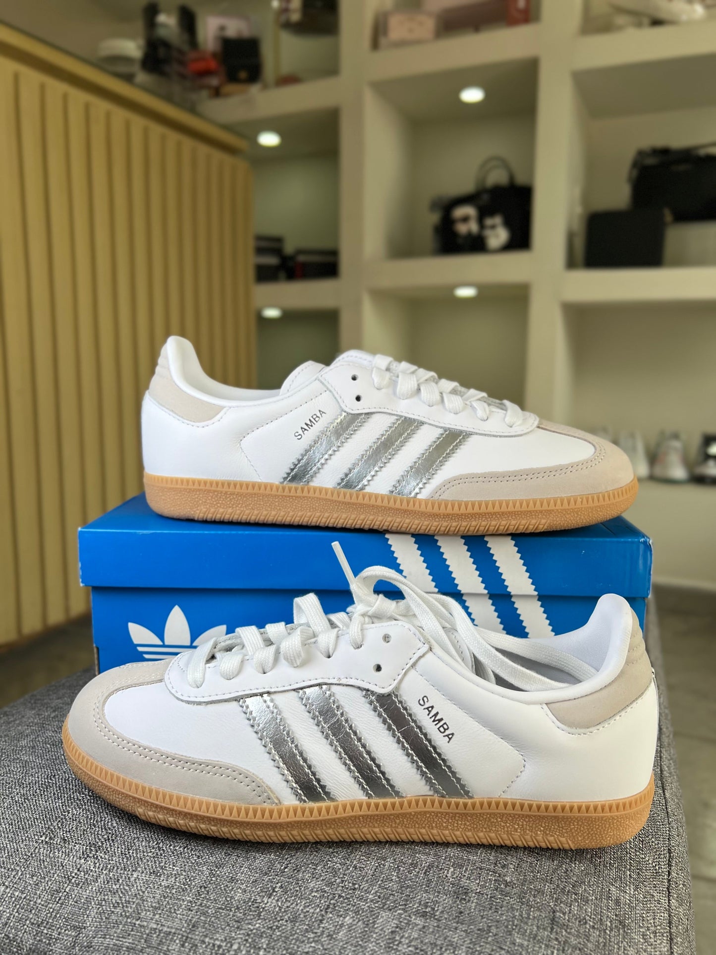 Teni samba blanco con plateado