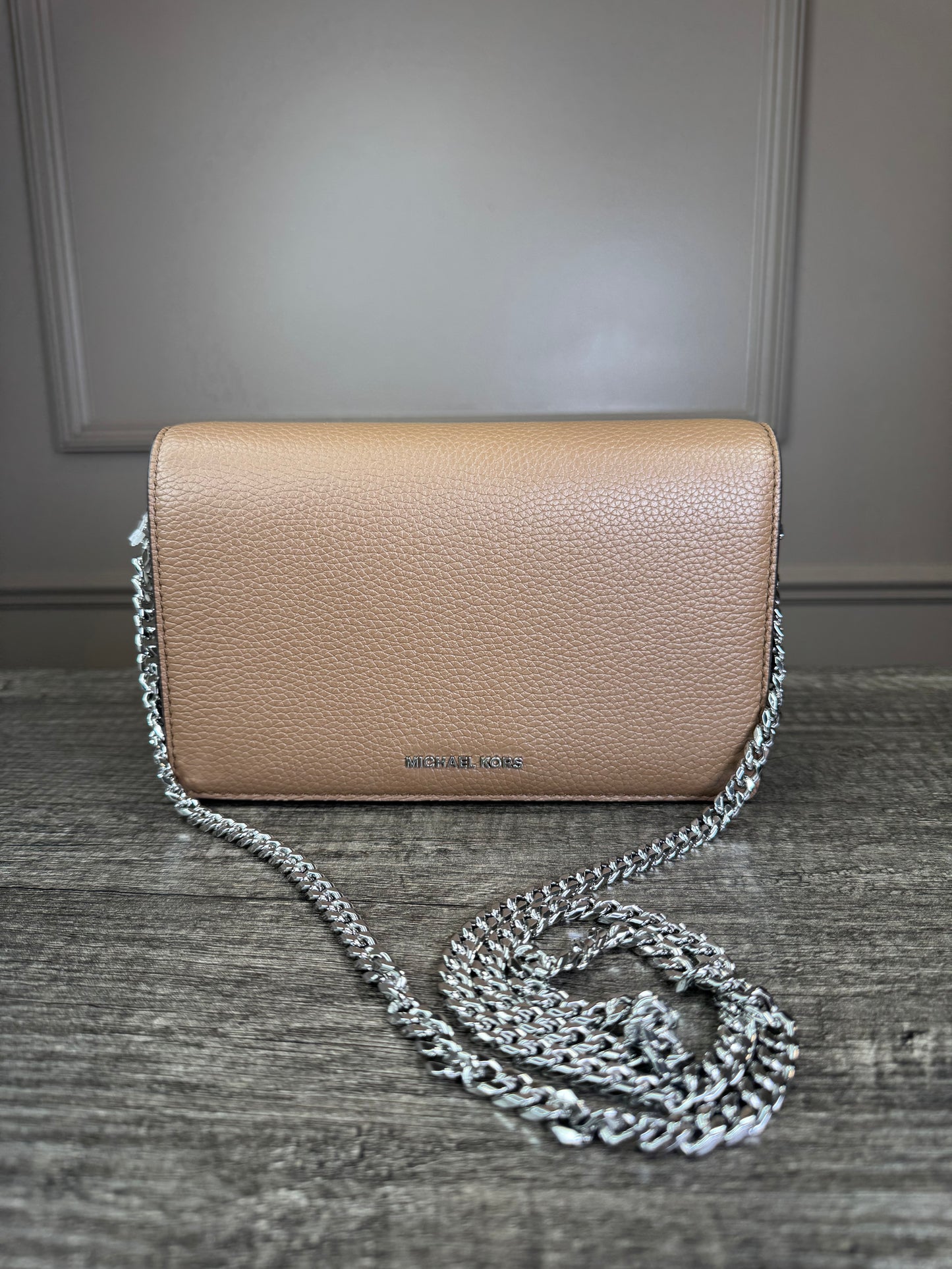 Crossbody Michael Kors cafe cadena plateada