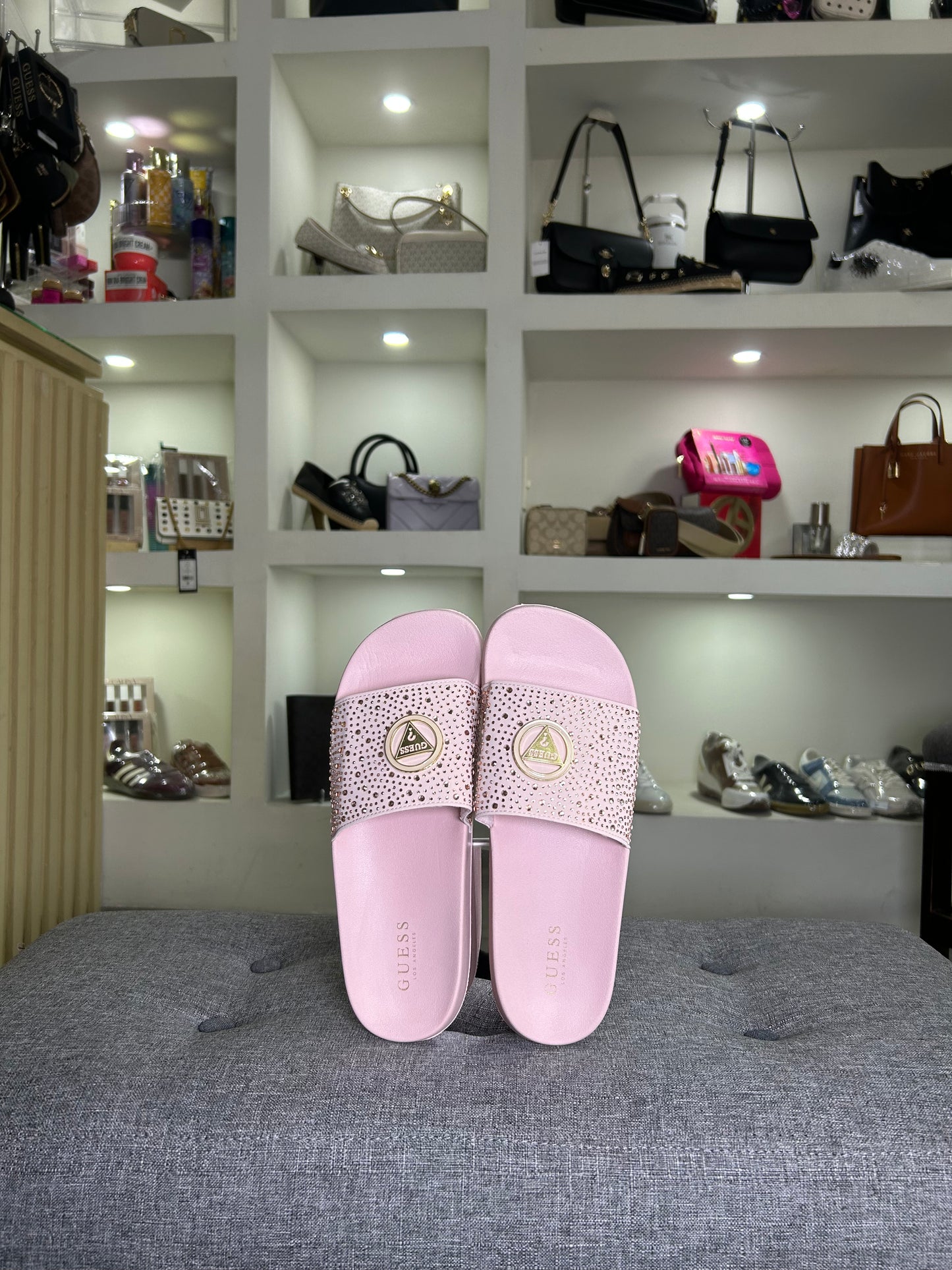 Sandalia Guess rosa talla 6 mx (viene reducida a 5 mx)