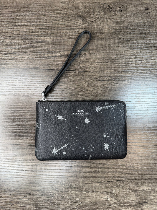 Muñequera negra estrellas plateadas