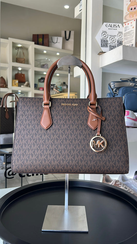 Bolsa Michael Kors estampada cafe