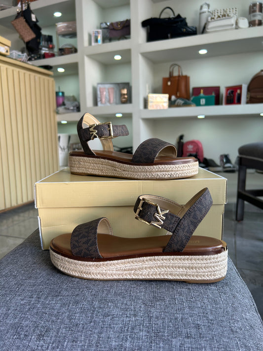 Sandalia Michael Kors cafe estampada