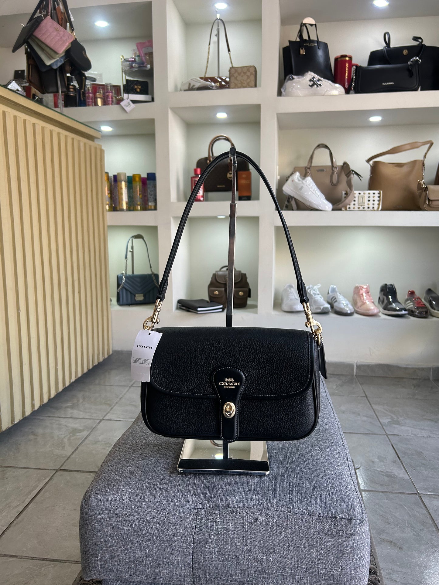 Bolsa Coach negra lisa