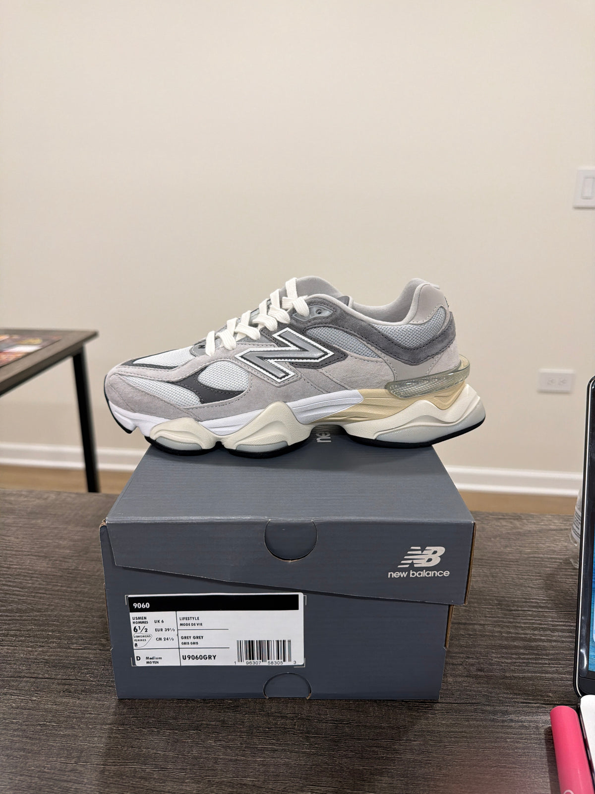 Teni New balance gris 9060 talla 5 mx