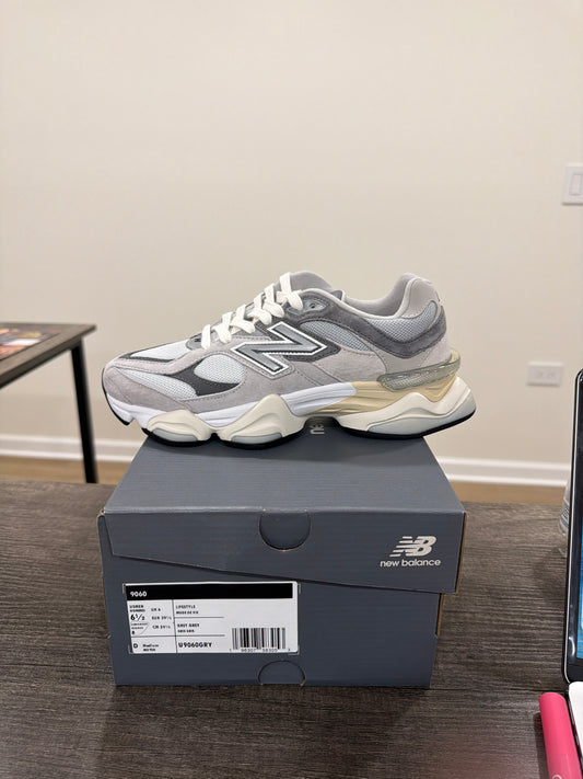 Teni New balance gris 9060 talla 5 mx
