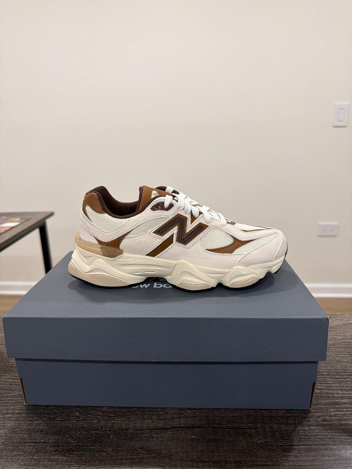 Teni New balance 9060 cafe beige talla 3.5 mx