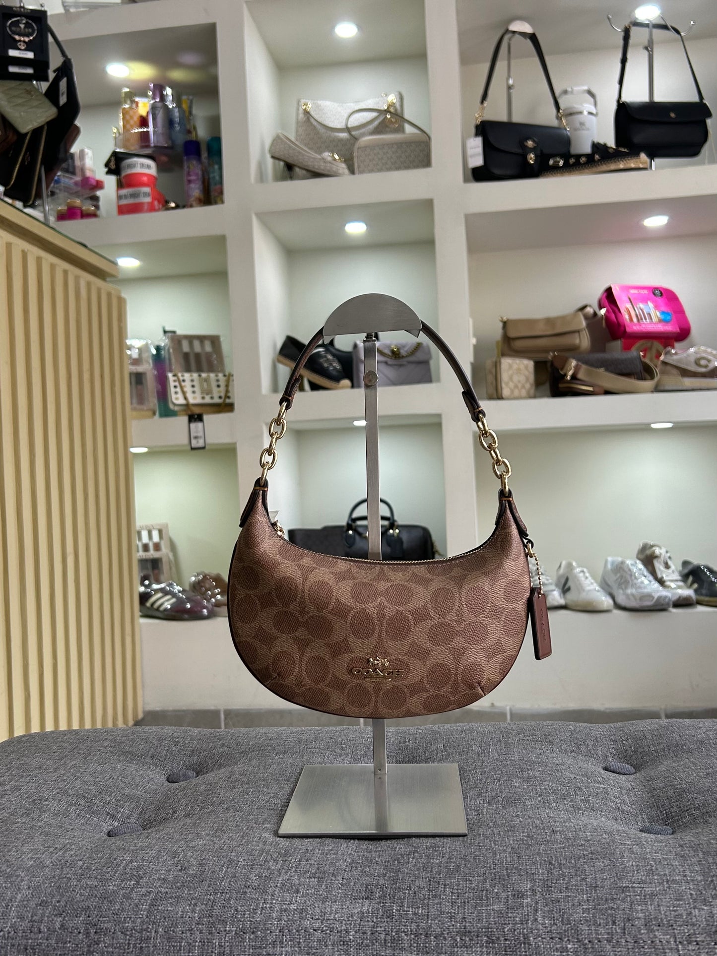 Bolsa Coach estampada cafe camel chica