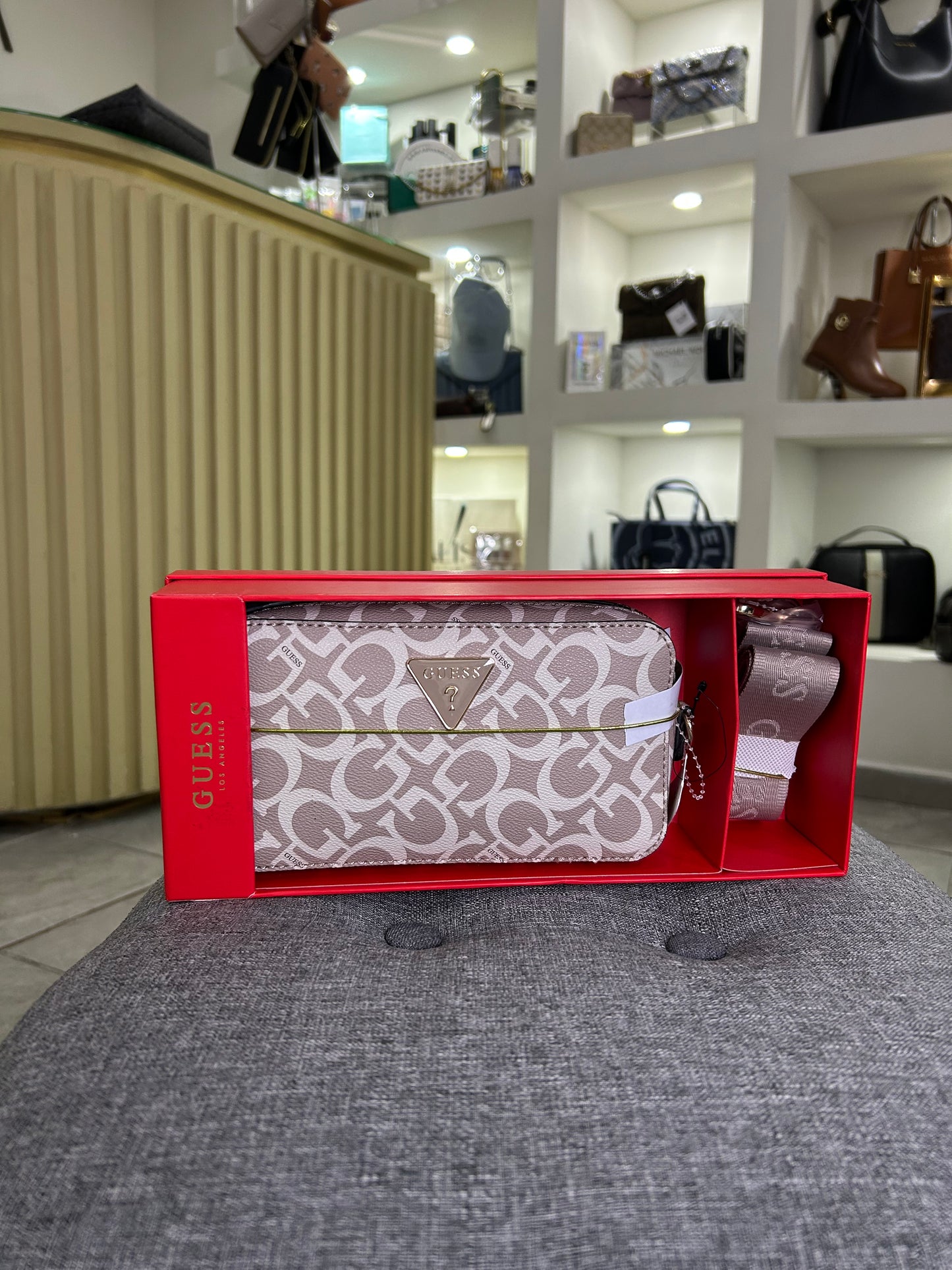 Crossbody Guess beige estampada
