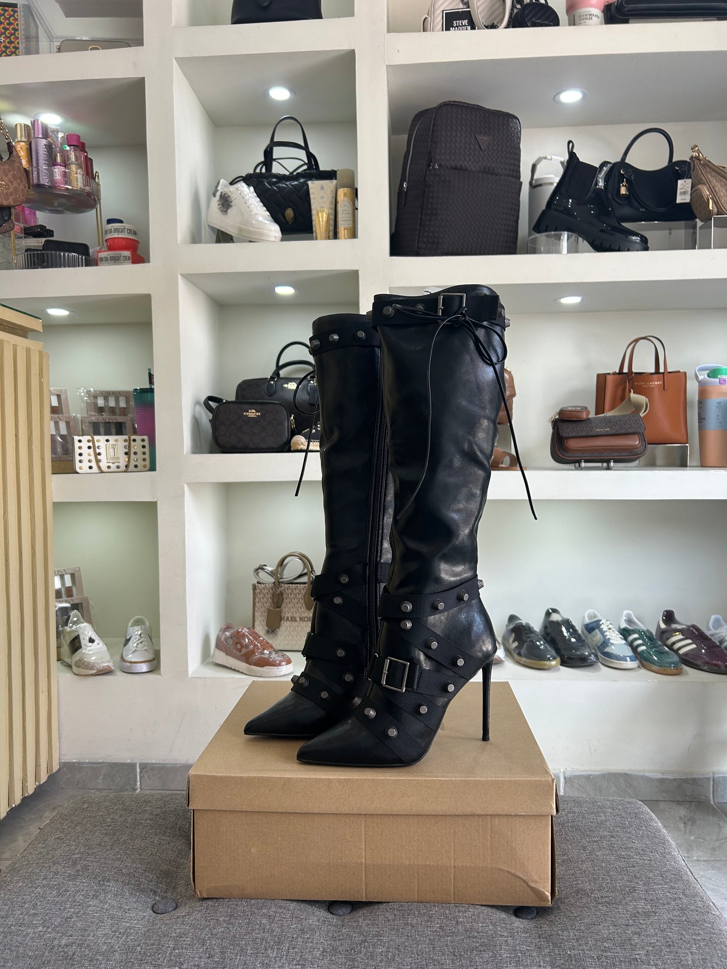 Bota Steve Madden negra larga talla 4 mx