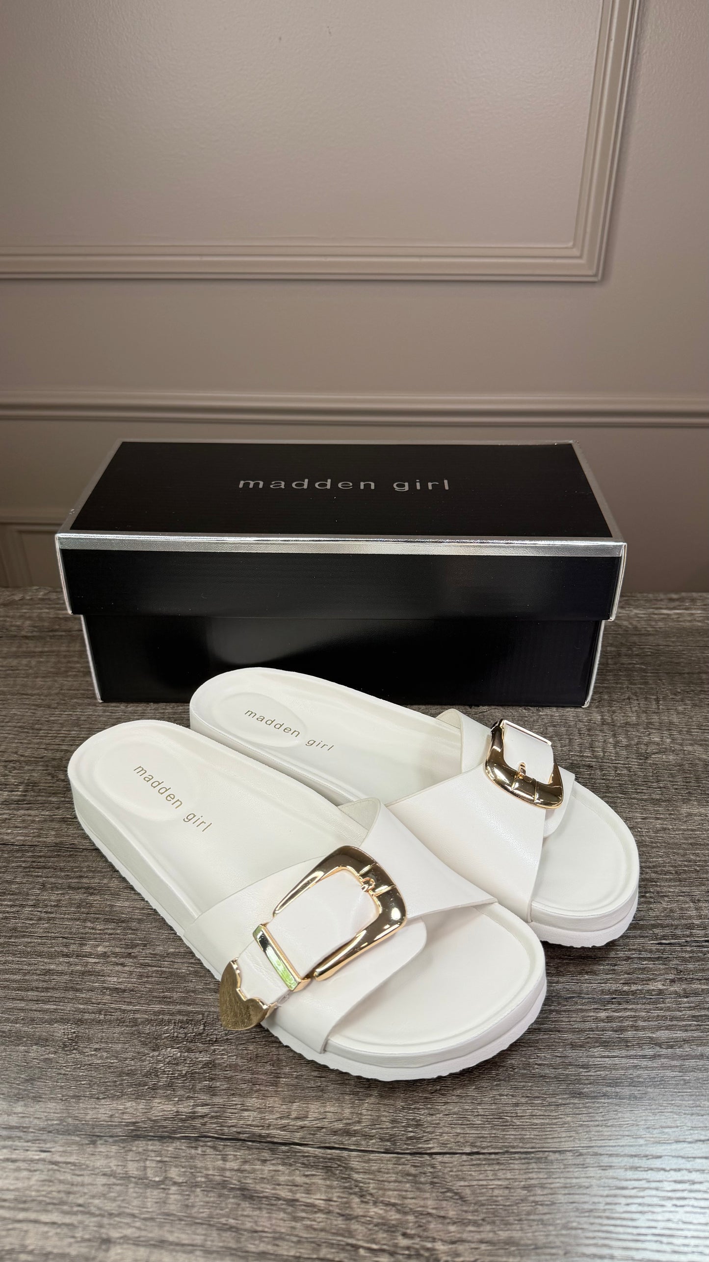 Sandalia Steve Madden “madden girl” color hueso talla 5 mx (quedan a un 4.5 mx)
