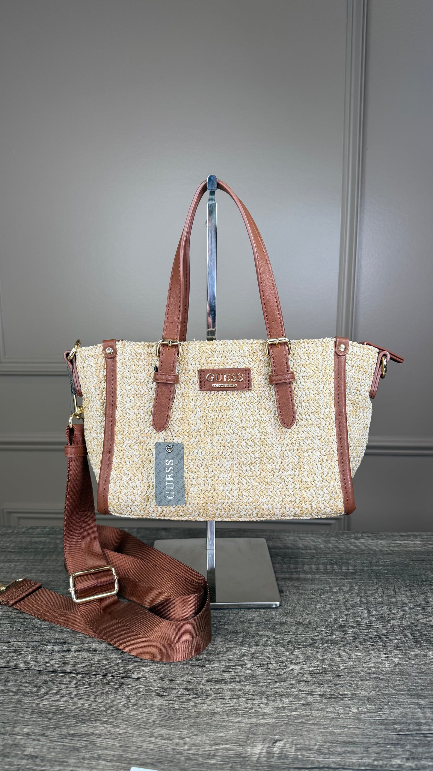 Bolsa Guess rafia cafe camel beige chica