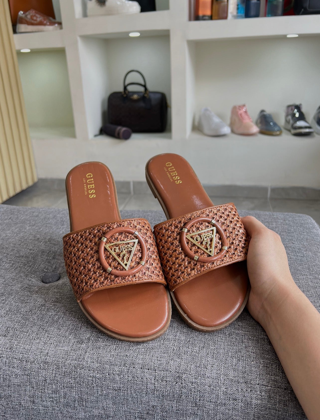 Sandalia Guess cafe talla 5 mx