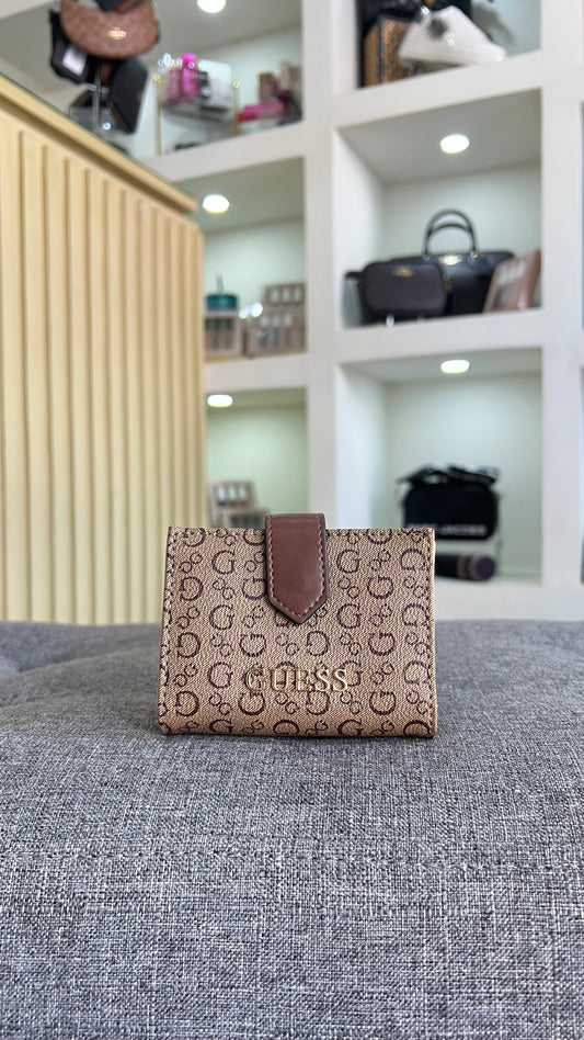 Cartera Guess cafe estampada