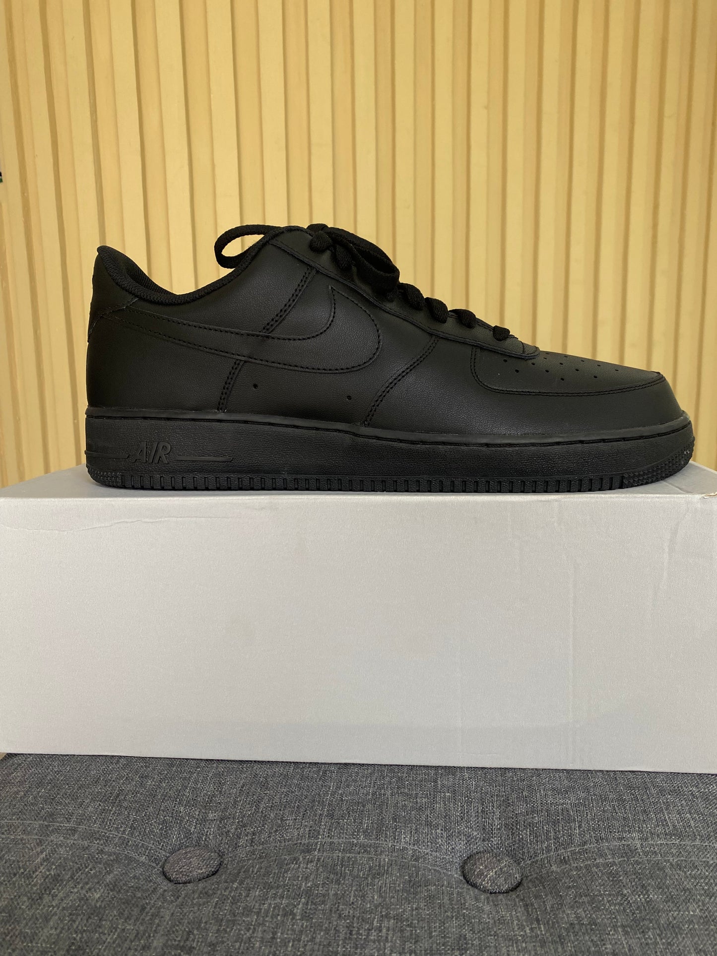 Teni nike air force negro