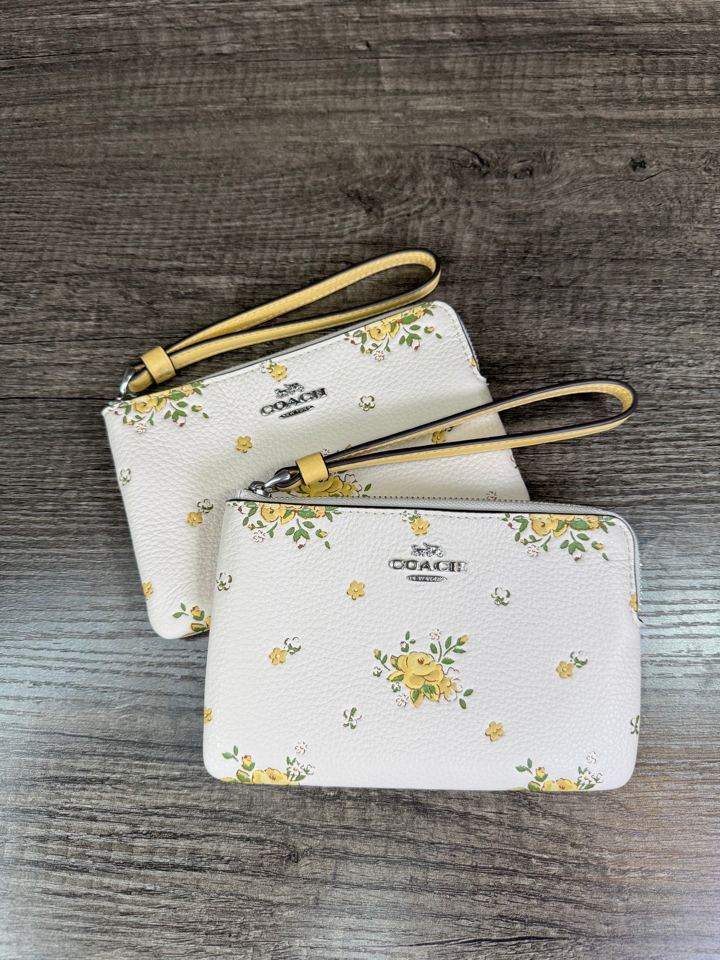 Muñequera Coach chica flores beige/amarillo