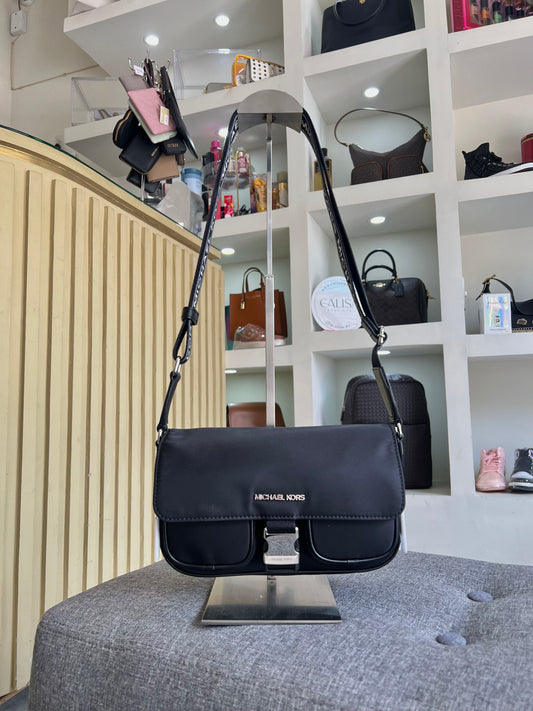 Crossbody Michael kors negra nylon