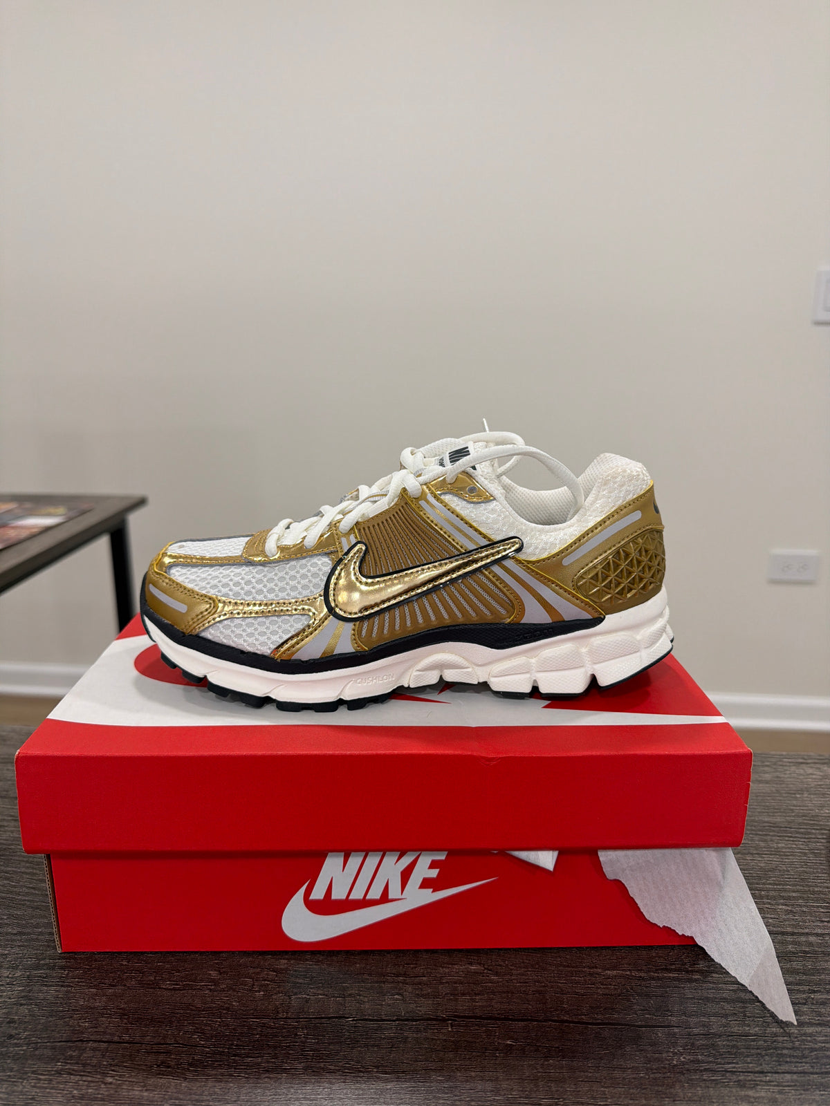 Teni nike zoon vomeert 5 dorado talla 4 mx
