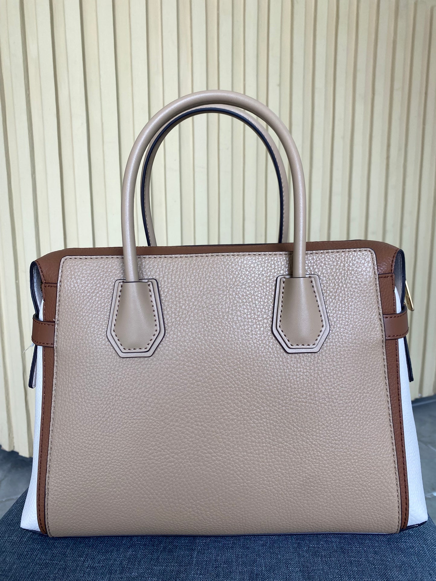 Bolsa Michael kors grande beige con cafe