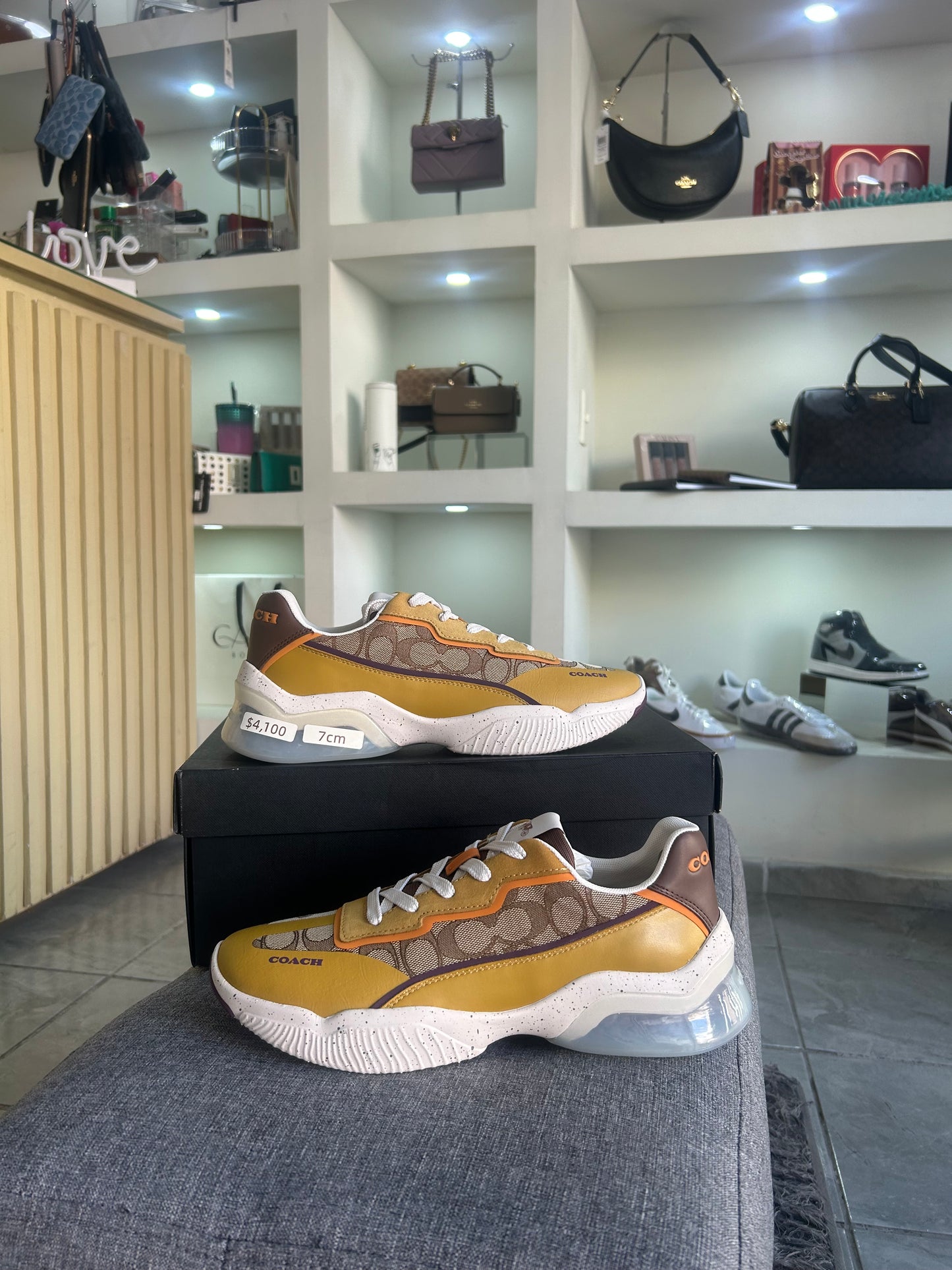 Teni Coach estampad/mostaza