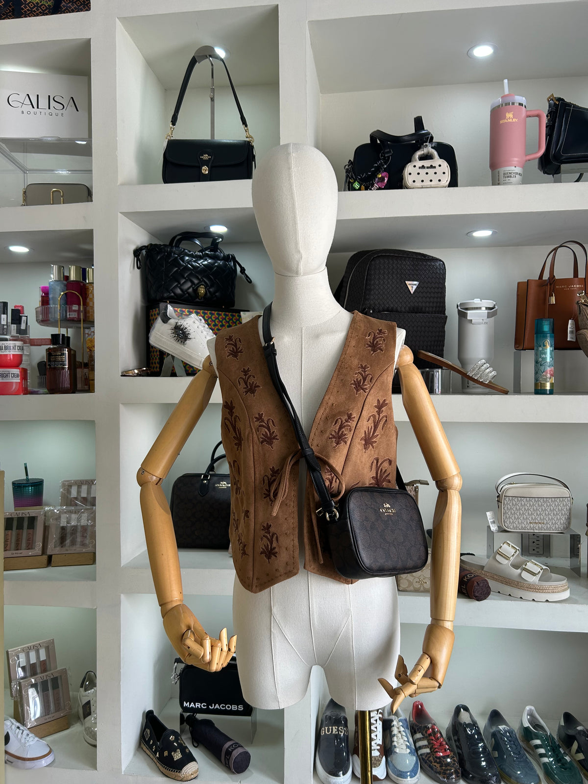 Crossbody Coach cafe estampada con negro