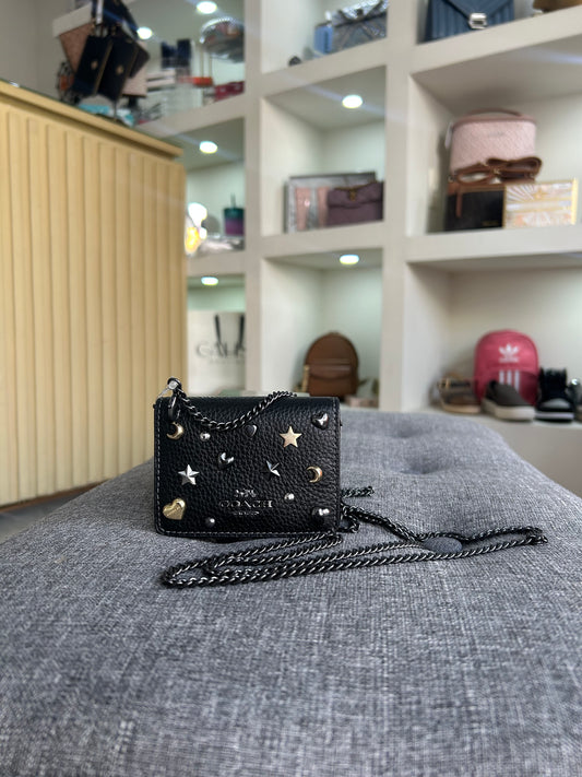Micro crossbody coach negra con estoperoles