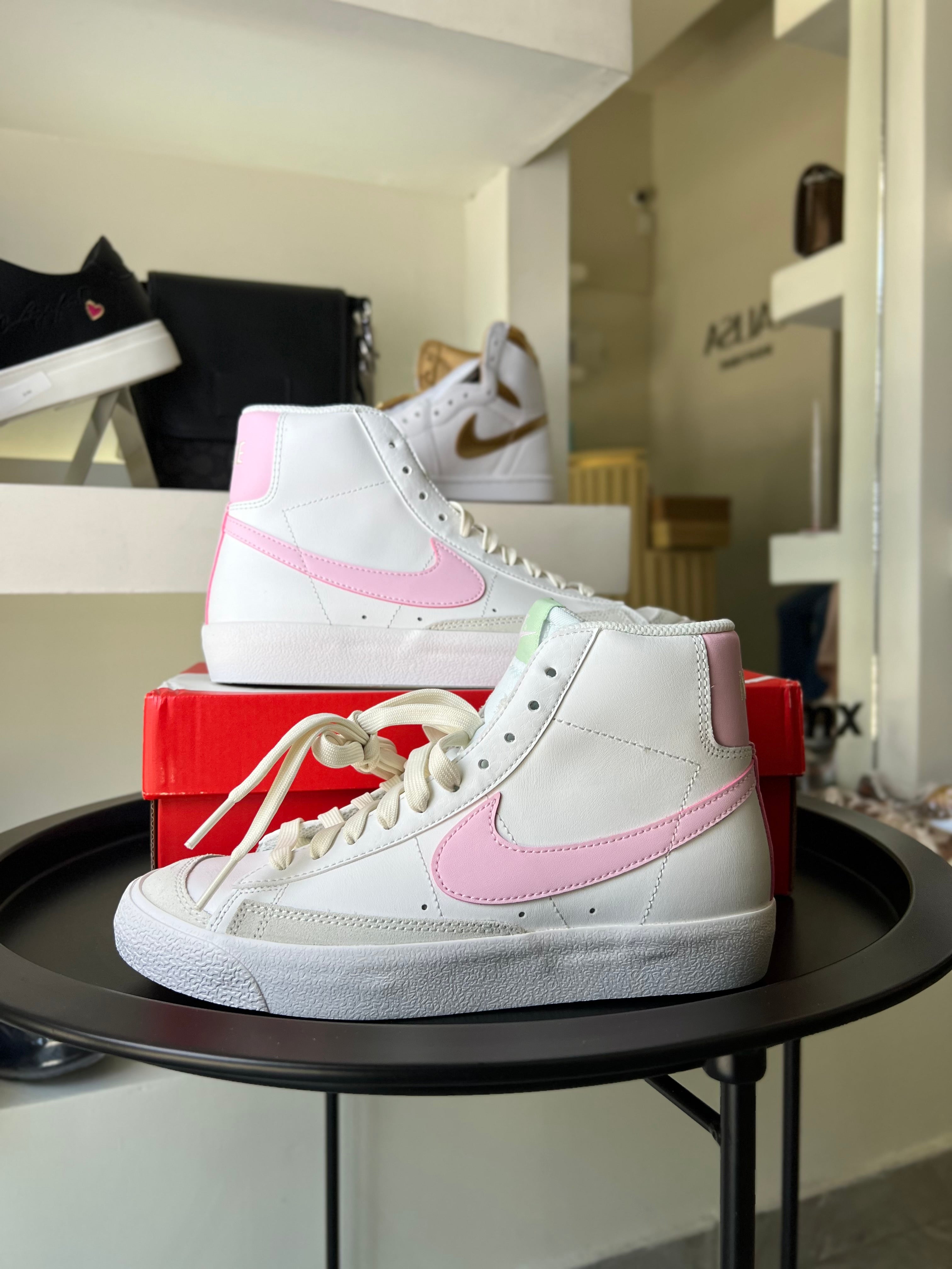 palomita nike blanca