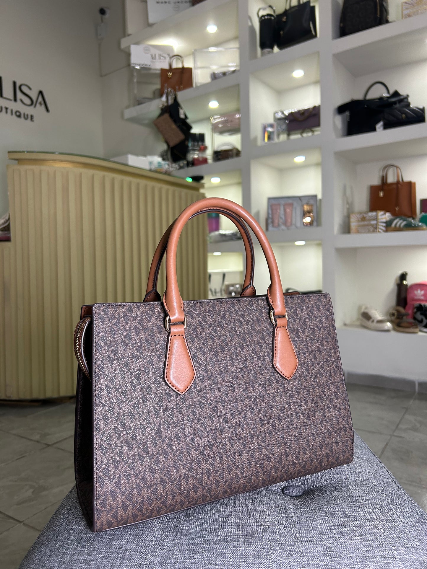Bolsa Michael Kors Marilyn cafe estampada