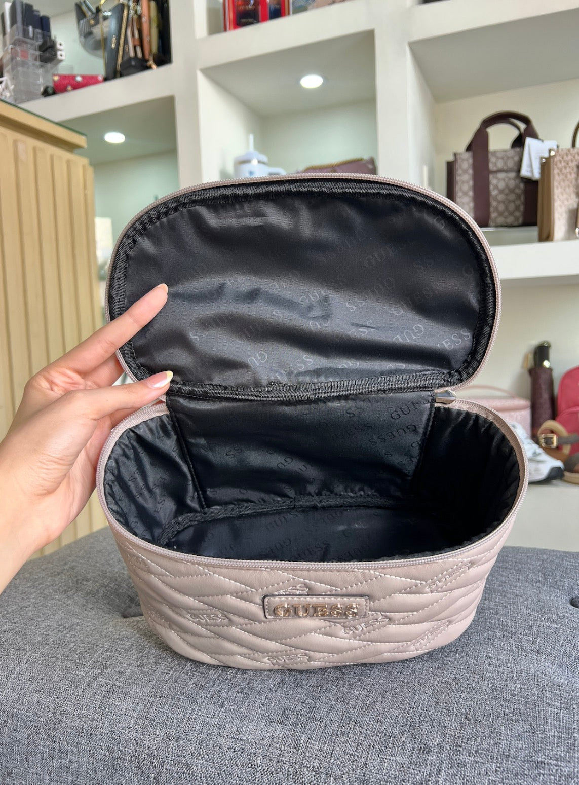 Cosmetiquera guess beige